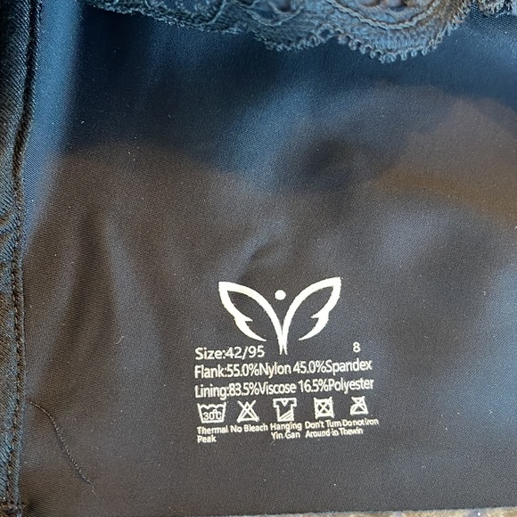 ExSecret - Ultimate Lift Full-Figure Seamless Lace Cut-Out Bra - Picture 5 of 6